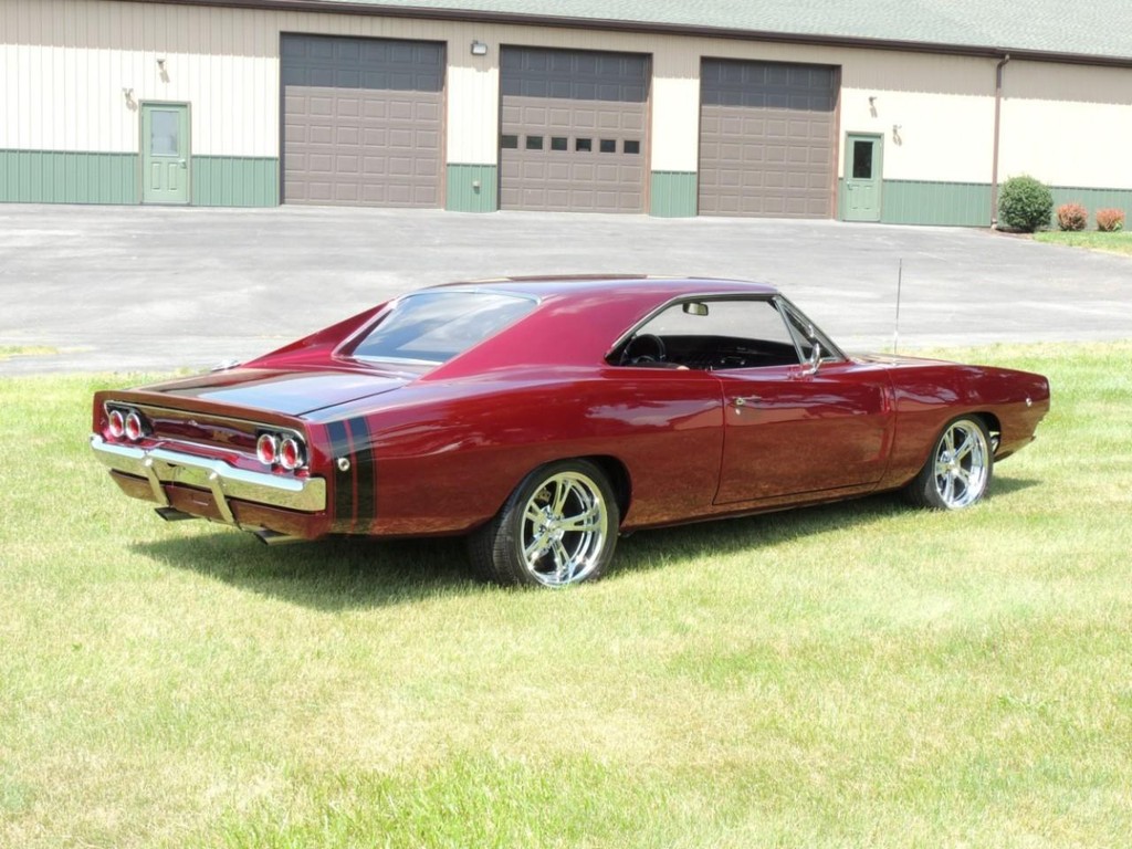Dodge Charger Vehicle Full-screen Gallery Image 12