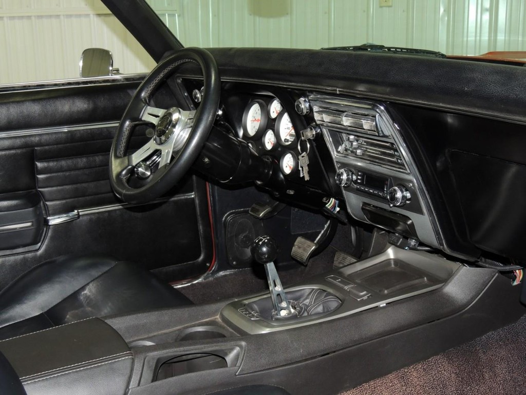 Chevrolet Camaro Vehicle Full-screen Gallery Image 29