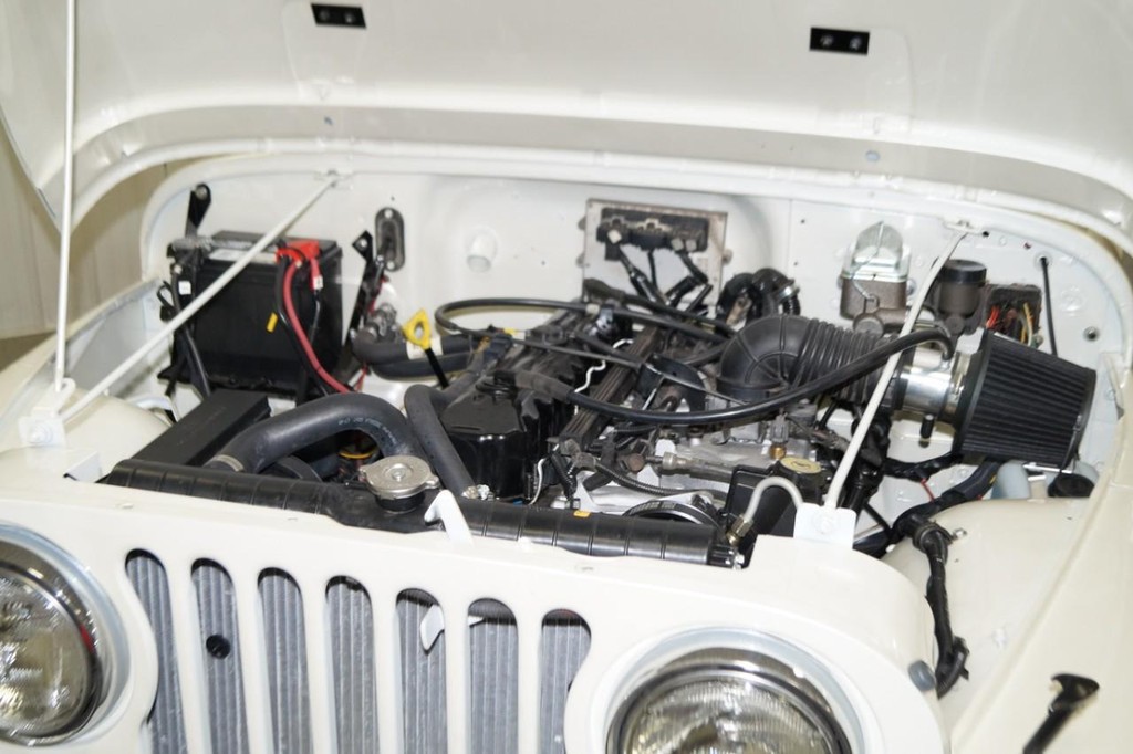 Jeep Scrambler Vehicle Full-screen Gallery Image 47