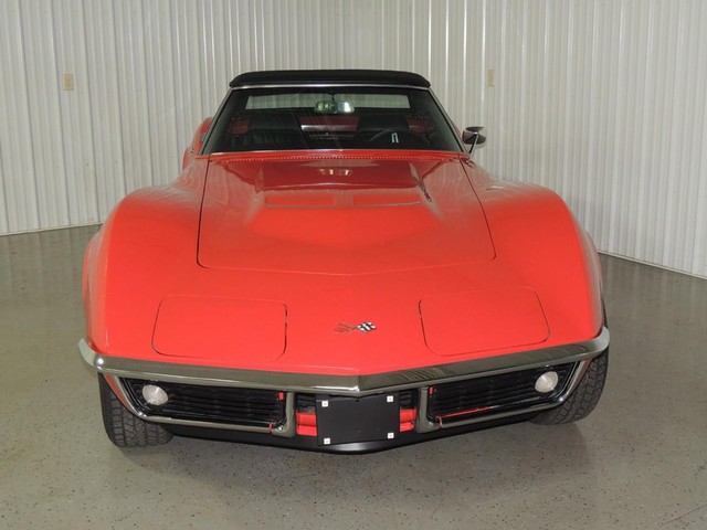 Chevrolet Corvette Vehicle Full-screen Gallery Image 3