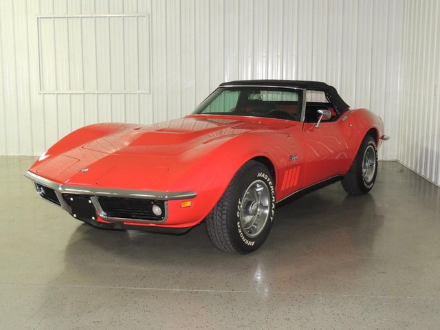 Chevrolet Corvette Vehicle Full-screen Gallery Image 4