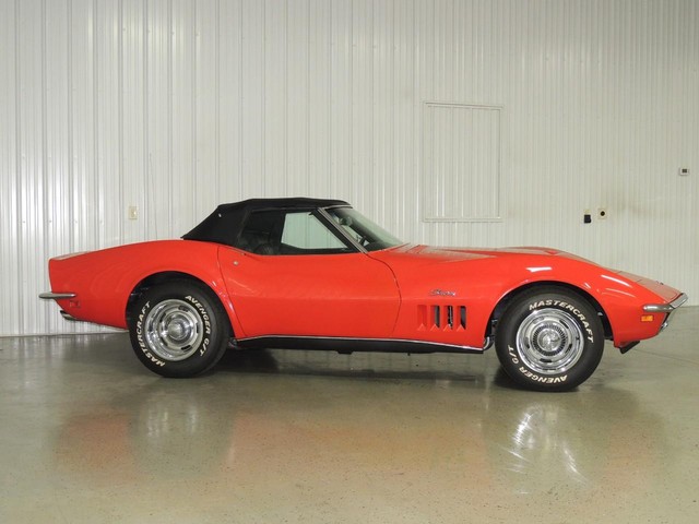 Chevrolet Corvette Vehicle Full-screen Gallery Image 5
