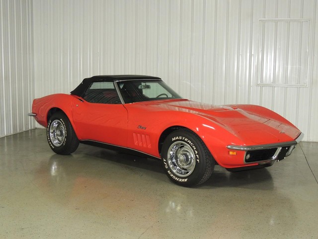 Chevrolet Corvette Vehicle Full-screen Gallery Image 6