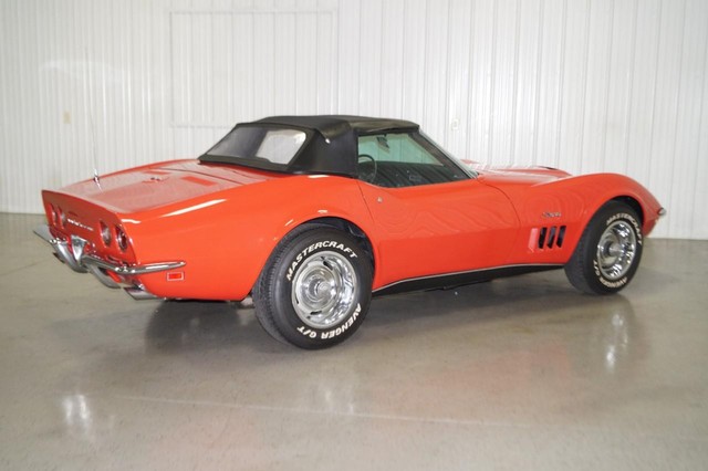 Chevrolet Corvette Vehicle Full-screen Gallery Image 7