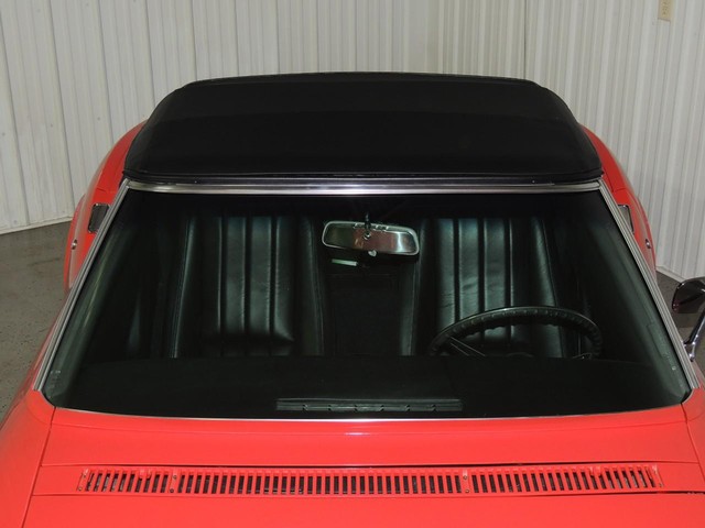 Chevrolet Corvette Vehicle Full-screen Gallery Image 30