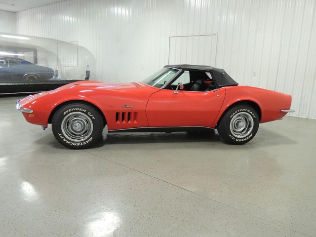 Chevrolet Corvette Vehicle Full-screen Gallery Image 33