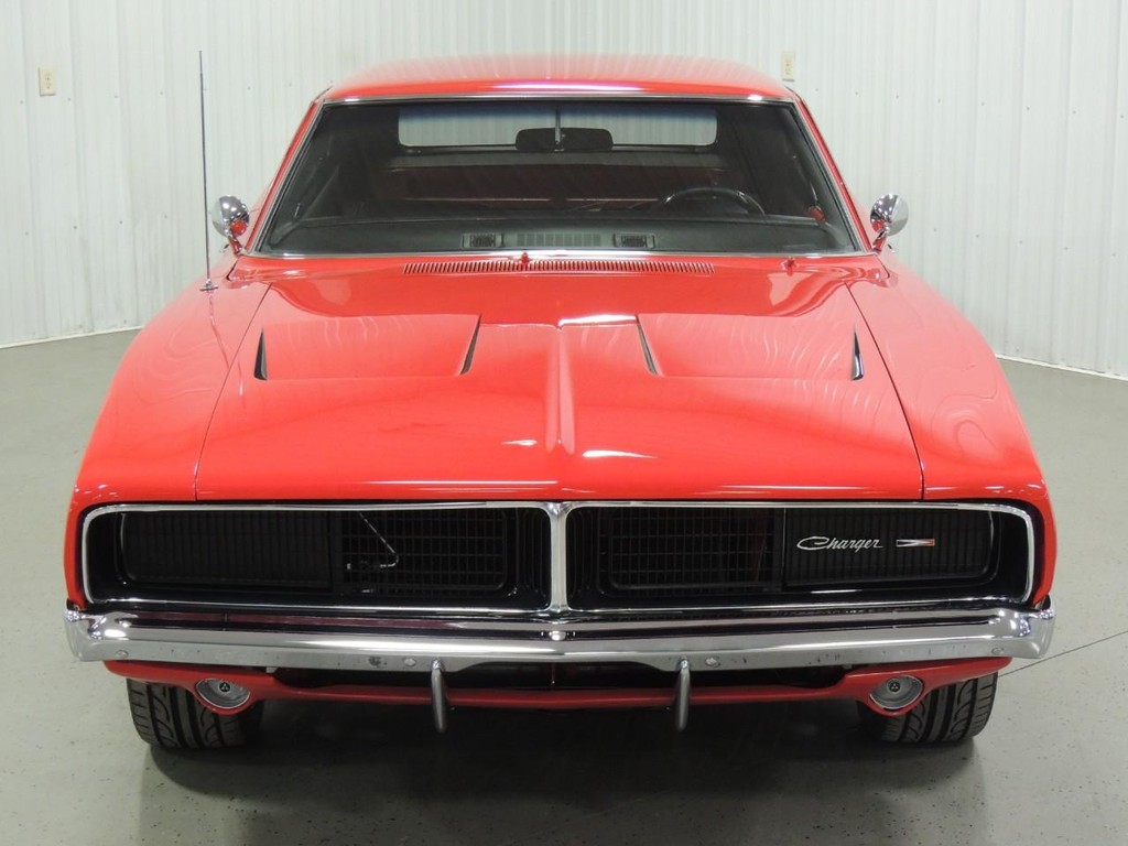 Dodge Charger Vehicle Full-screen Gallery Image 25