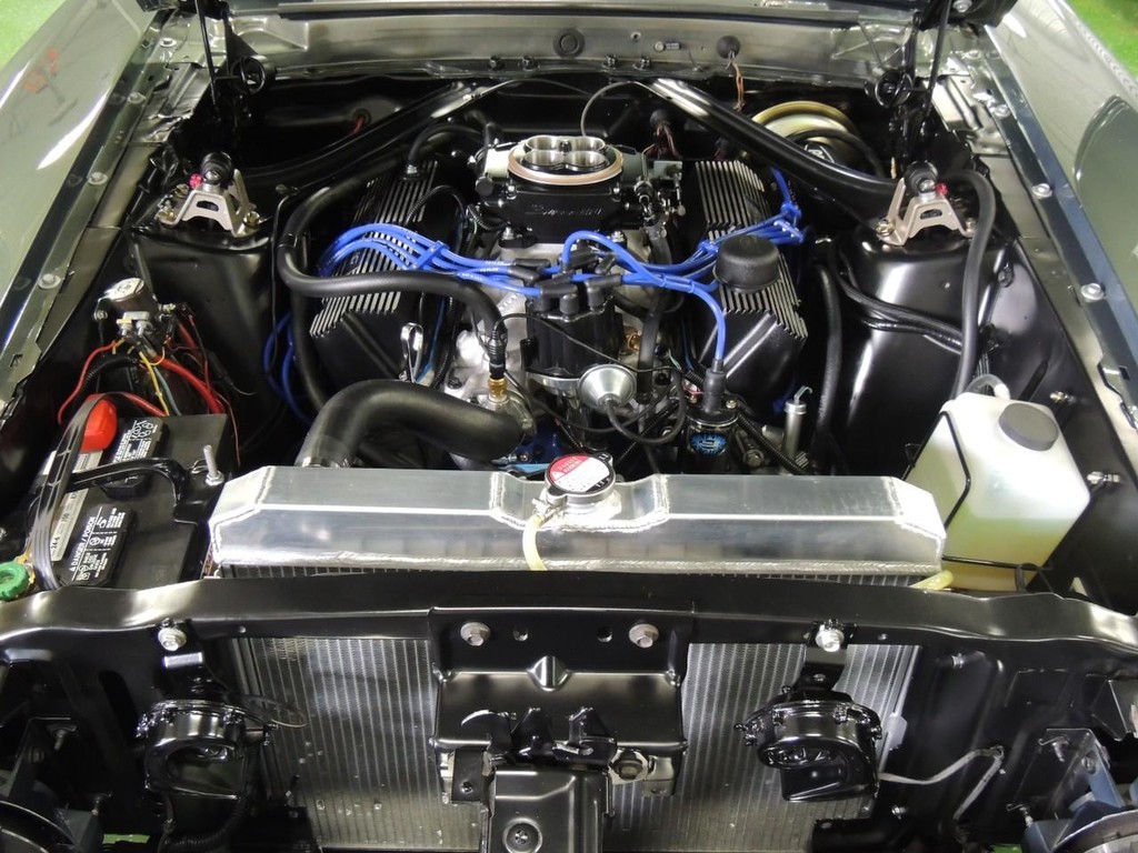Ford Mustang Vehicle Full-screen Gallery Image 5