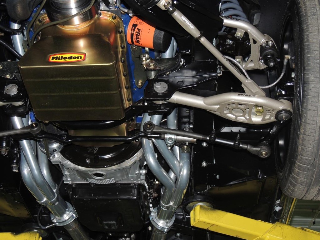 Ford Mustang Vehicle Full-screen Gallery Image 12