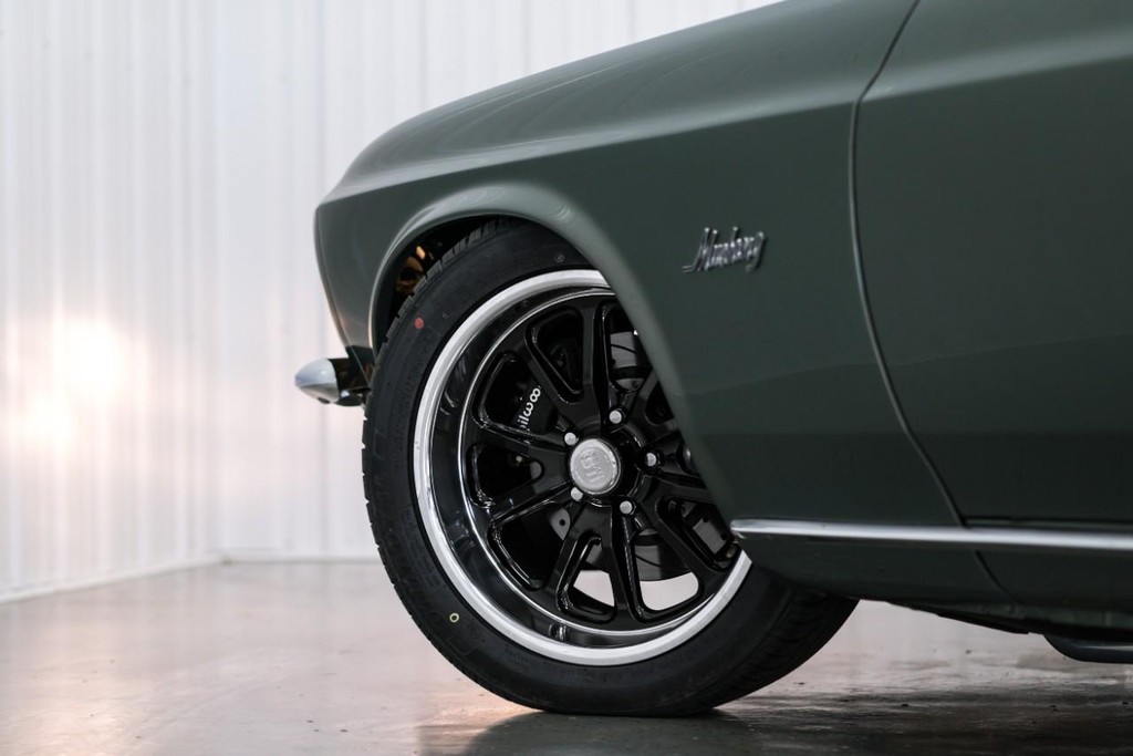 Ford Mustang Vehicle Full-screen Gallery Image 21