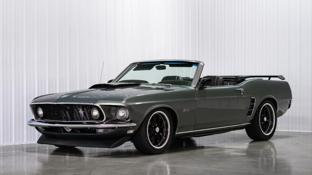 Ford Mustang Vehicle Full-screen Gallery Image 29