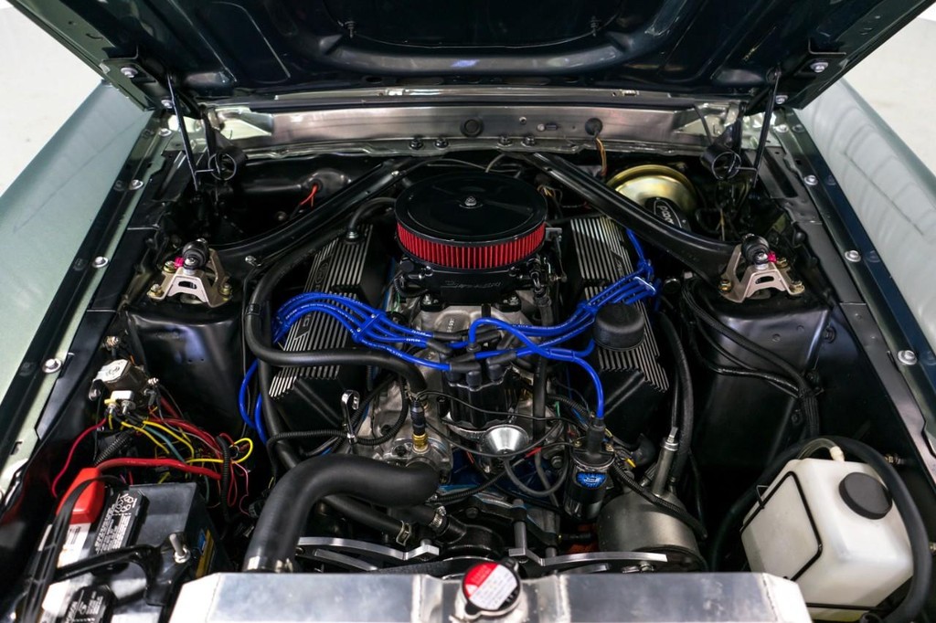 Ford Mustang Vehicle Full-screen Gallery Image 38
