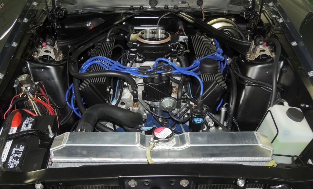 Ford Mustang Vehicle Full-screen Gallery Image 40