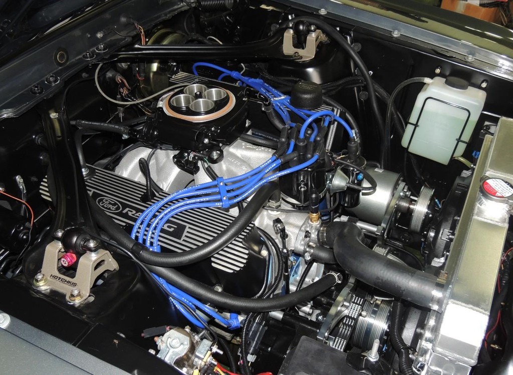 Ford Mustang Vehicle Full-screen Gallery Image 43