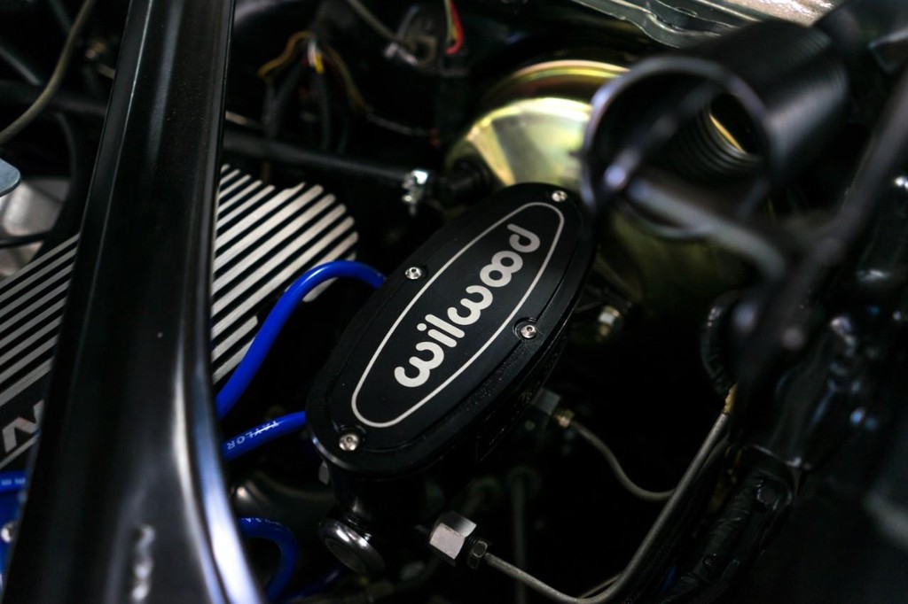 Ford Mustang Vehicle Full-screen Gallery Image 47