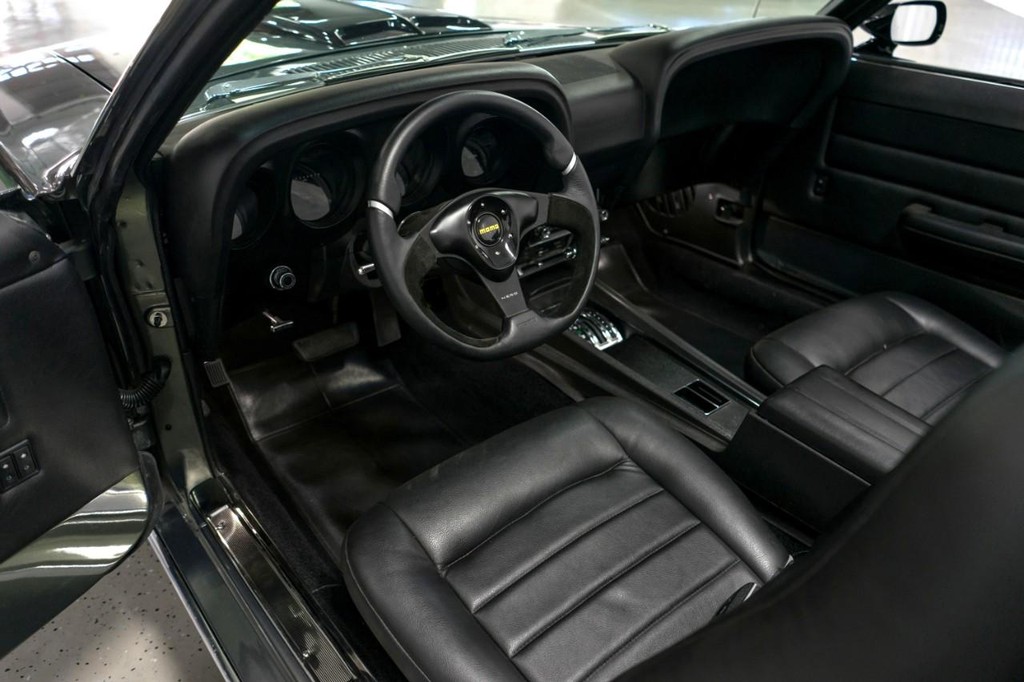 Ford Mustang Vehicle Full-screen Gallery Image 52