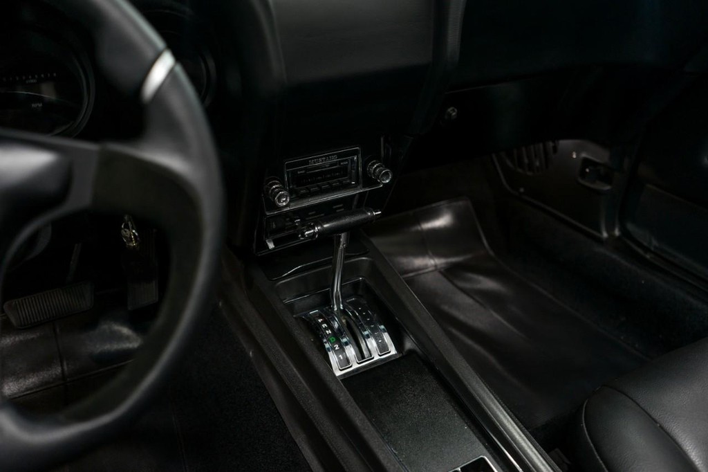 Ford Mustang Vehicle Full-screen Gallery Image 53