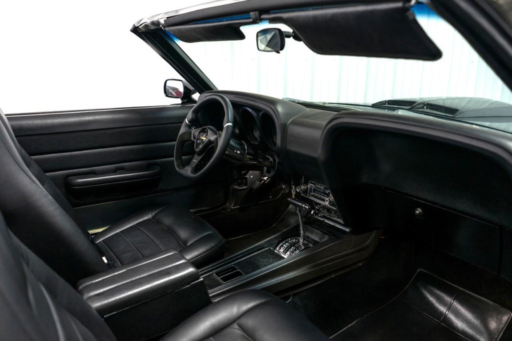 Ford Mustang Vehicle Full-screen Gallery Image 55