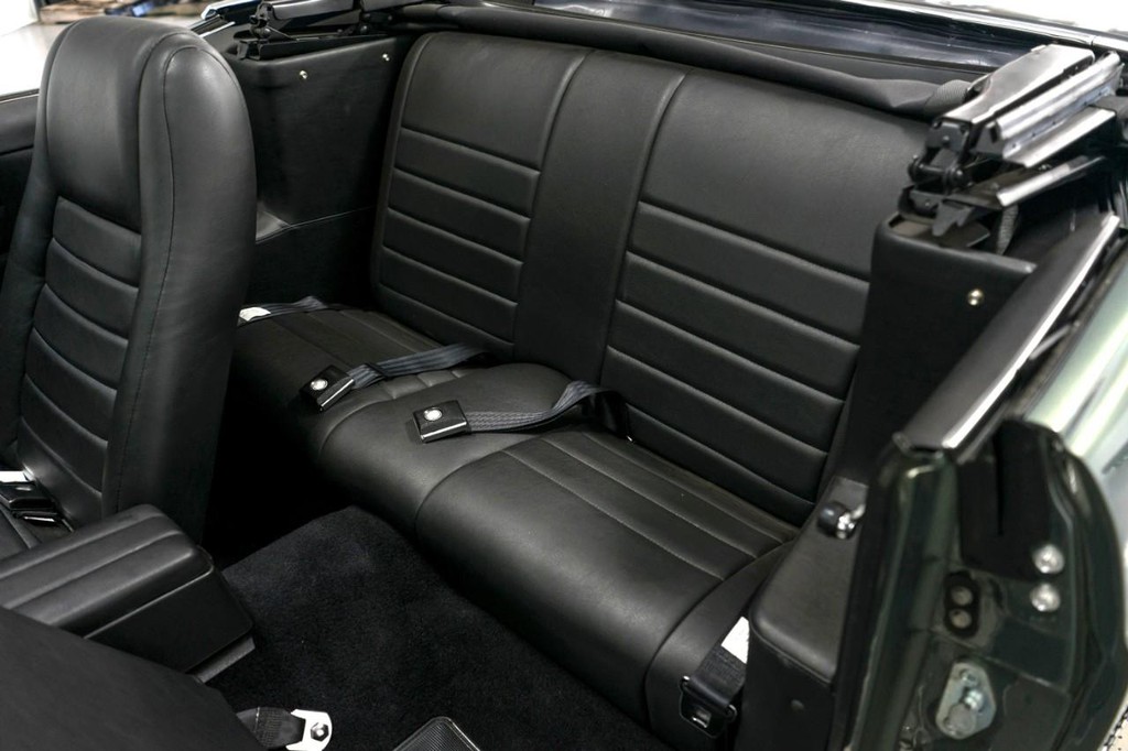 Ford Mustang Vehicle Full-screen Gallery Image 58