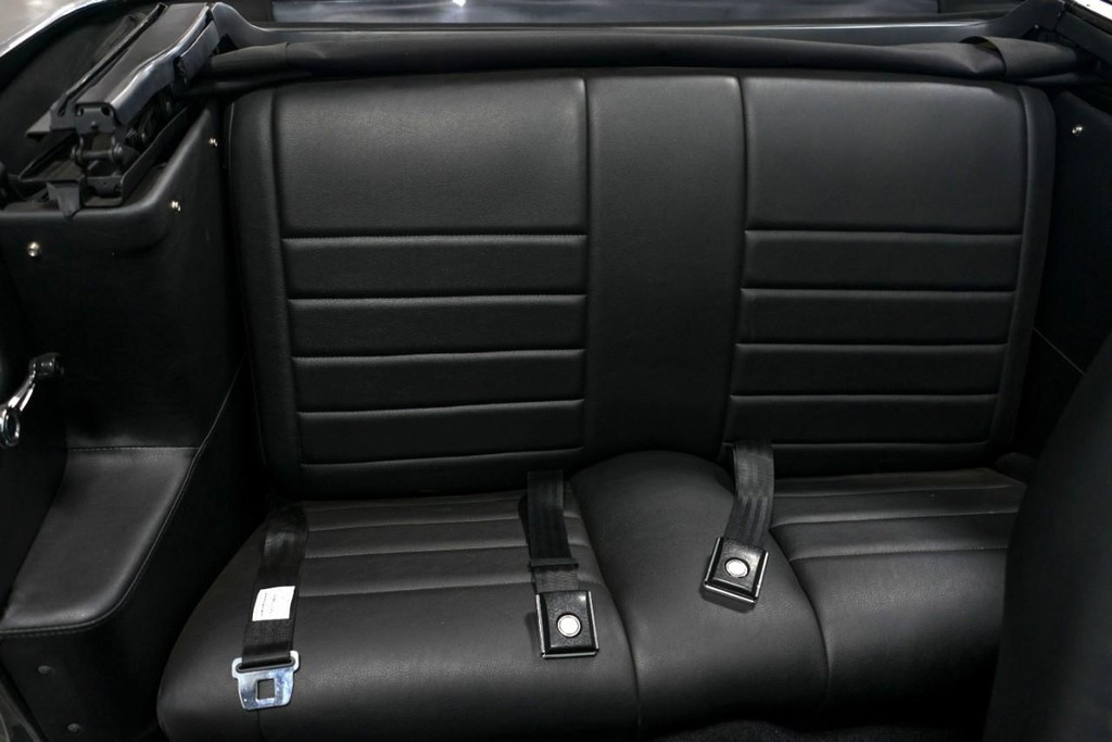 Ford Mustang Vehicle Full-screen Gallery Image 59