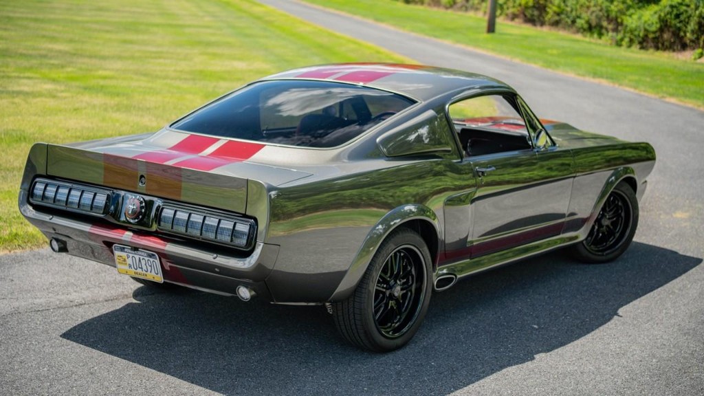 Ford Mustang Vehicle Full-screen Gallery Image 29