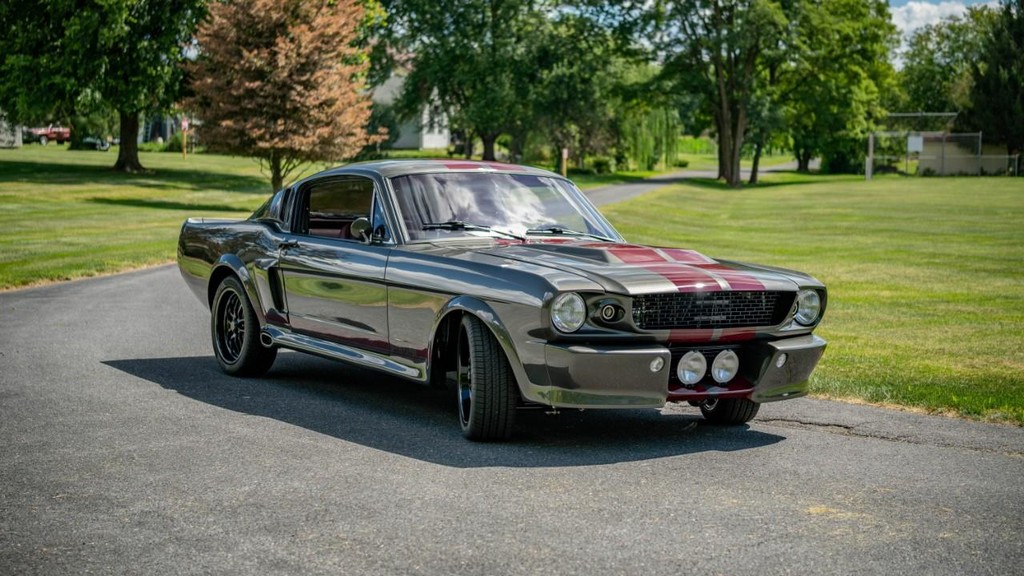 Ford Mustang Vehicle Full-screen Gallery Image 34