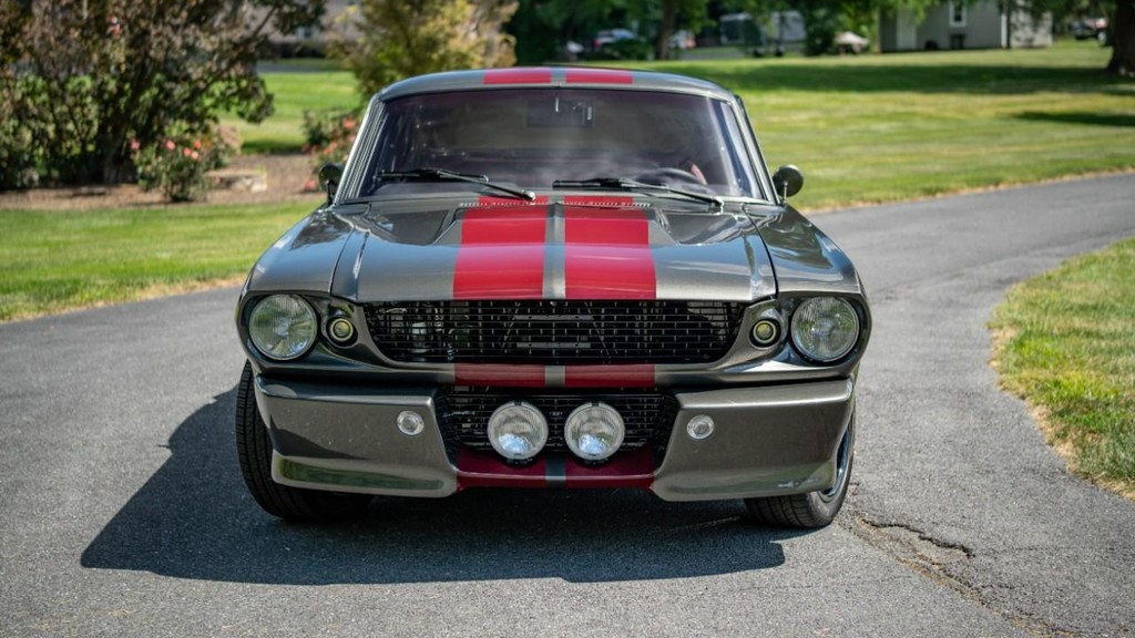 Ford Mustang Vehicle Full-screen Gallery Image 36