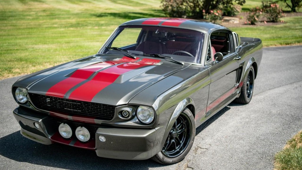 Ford Mustang Vehicle Full-screen Gallery Image 38