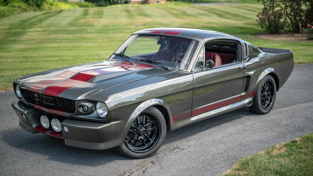 Ford Mustang Vehicle Full-screen Gallery Image 39