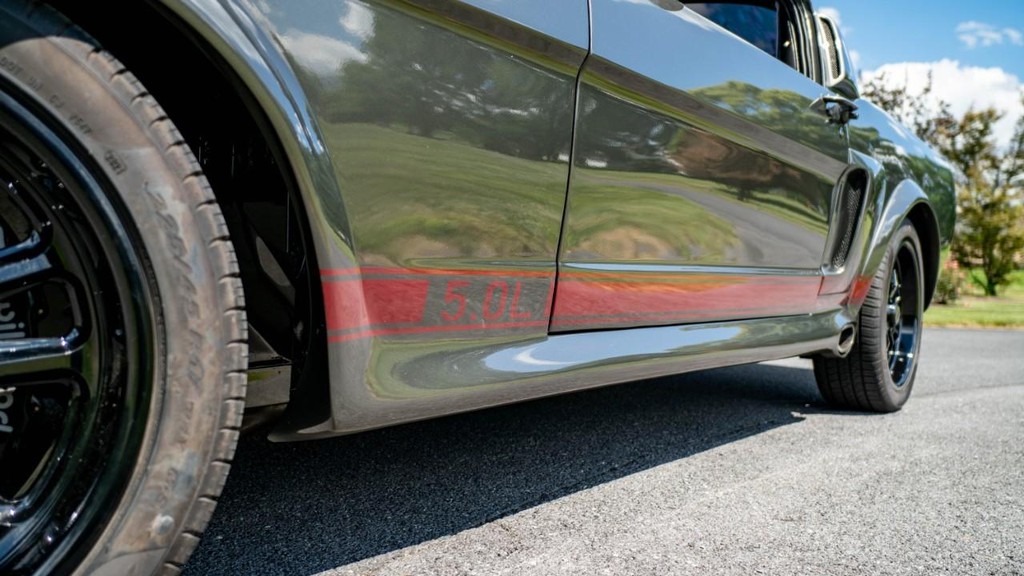 Ford Mustang Vehicle Full-screen Gallery Image 40