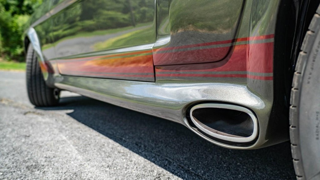 Ford Mustang Vehicle Full-screen Gallery Image 41