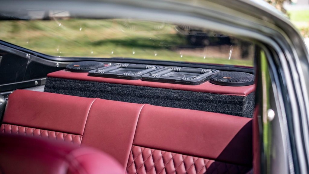 Ford Mustang Vehicle Full-screen Gallery Image 46