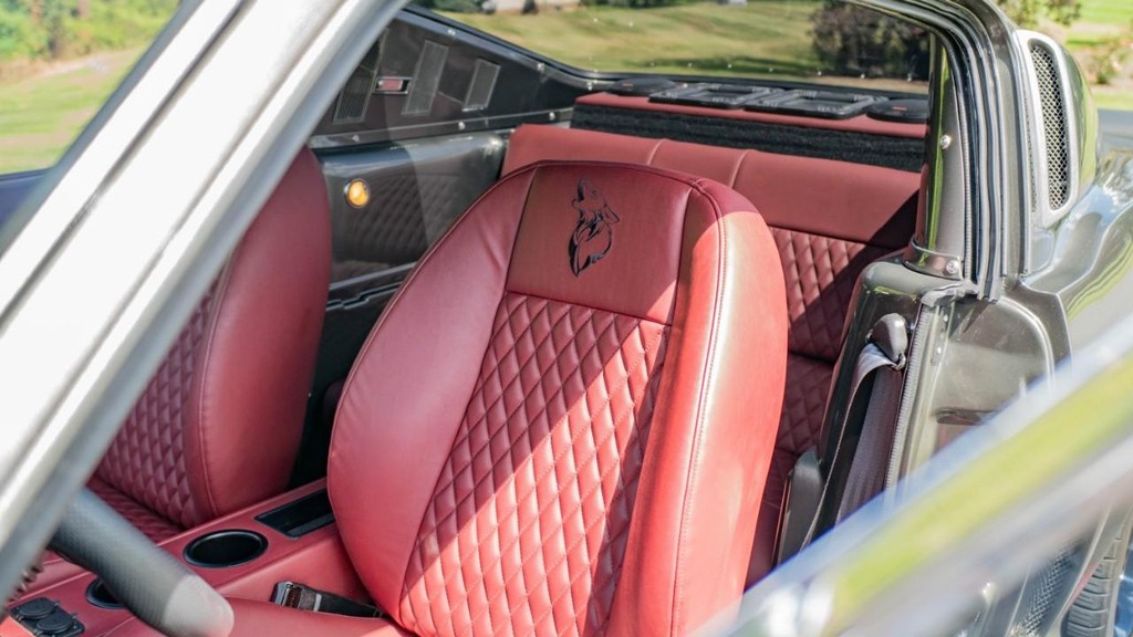 Ford Mustang Vehicle Full-screen Gallery Image 47