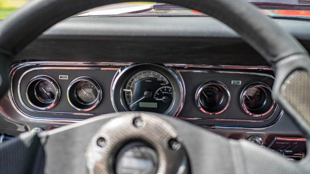 Ford Mustang Vehicle Full-screen Gallery Image 48