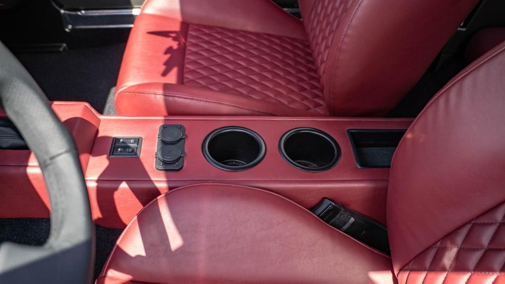 Ford Mustang Vehicle Full-screen Gallery Image 49