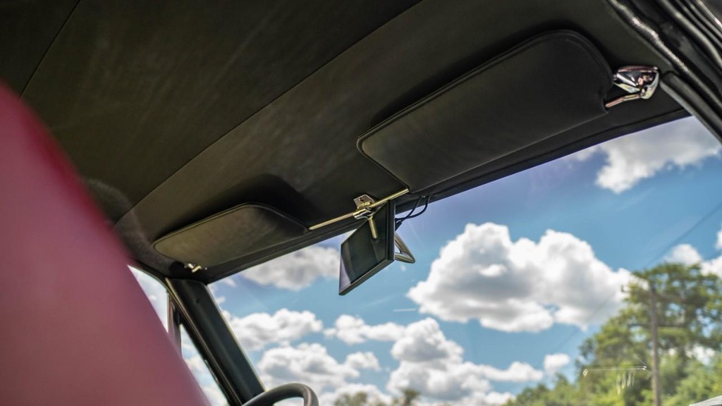 Ford Mustang Vehicle Full-screen Gallery Image 50