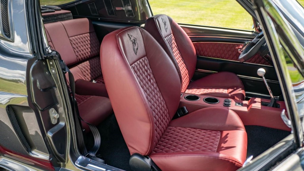 Ford Mustang Vehicle Full-screen Gallery Image 51