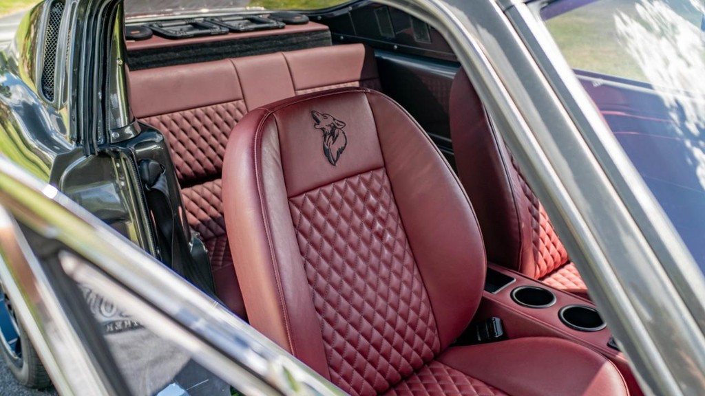 Ford Mustang Vehicle Full-screen Gallery Image 52