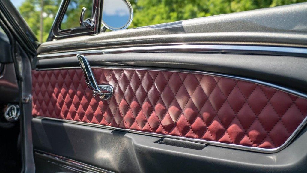 Ford Mustang Vehicle Full-screen Gallery Image 53