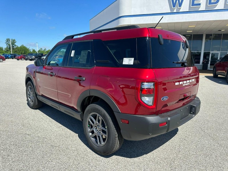 Ford Bronco Sport Vehicle Full-screen Gallery Image 3