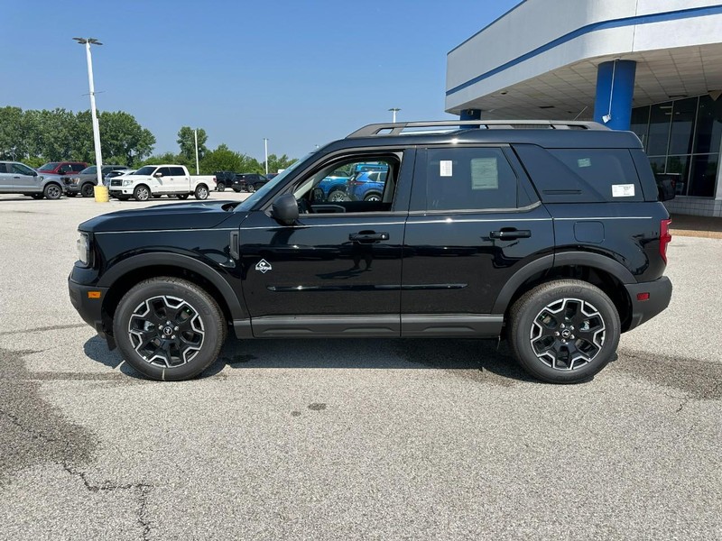 Ford Bronco Sport Vehicle Full-screen Gallery Image 2