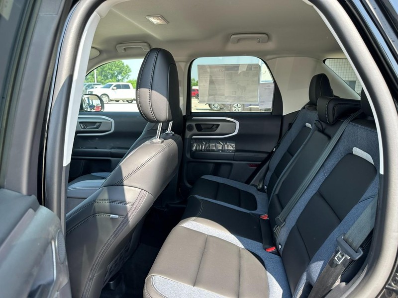 Ford Bronco Sport Vehicle Full-screen Gallery Image 4