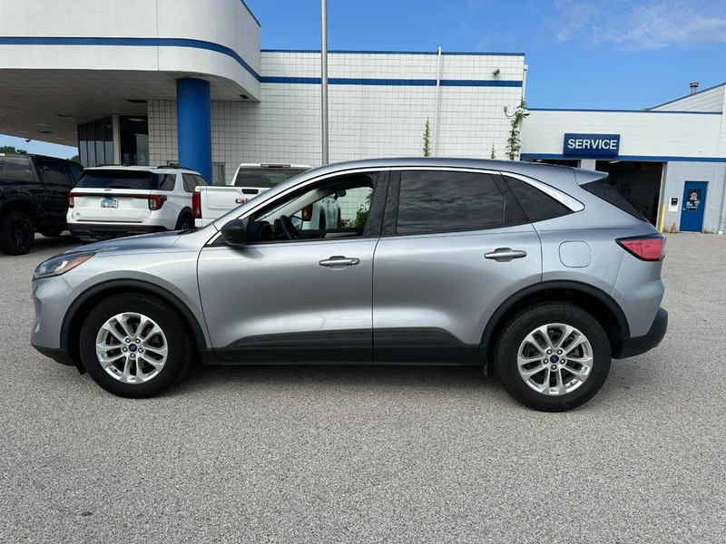 Ford Escape Vehicle Full-screen Gallery Image 2