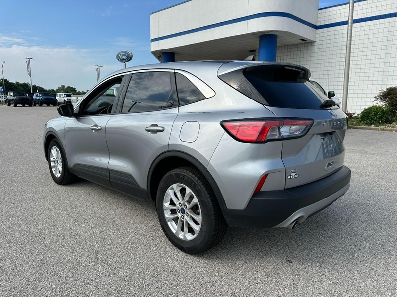 Ford Escape Vehicle Full-screen Gallery Image 3