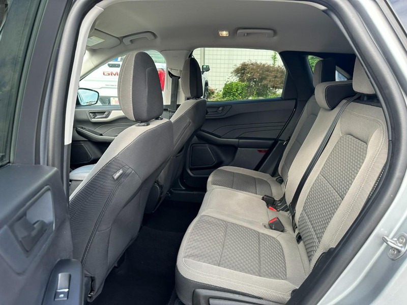 Ford Escape Vehicle Full-screen Gallery Image 6