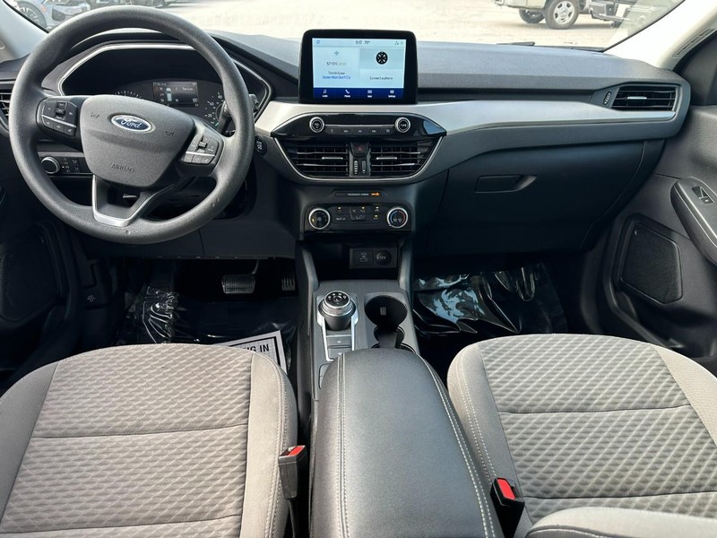 Ford Escape Vehicle Full-screen Gallery Image 7