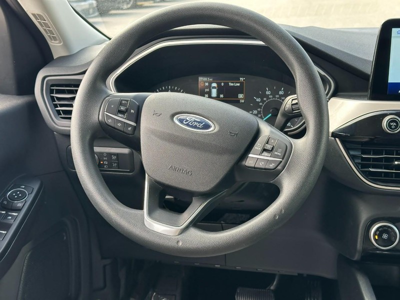 Ford Escape Vehicle Full-screen Gallery Image 8