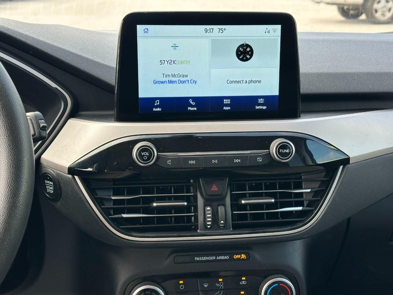 Ford Escape Vehicle Full-screen Gallery Image 9