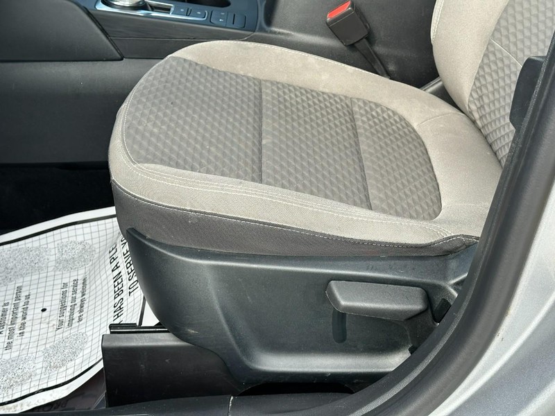 Ford Escape Vehicle Full-screen Gallery Image 13