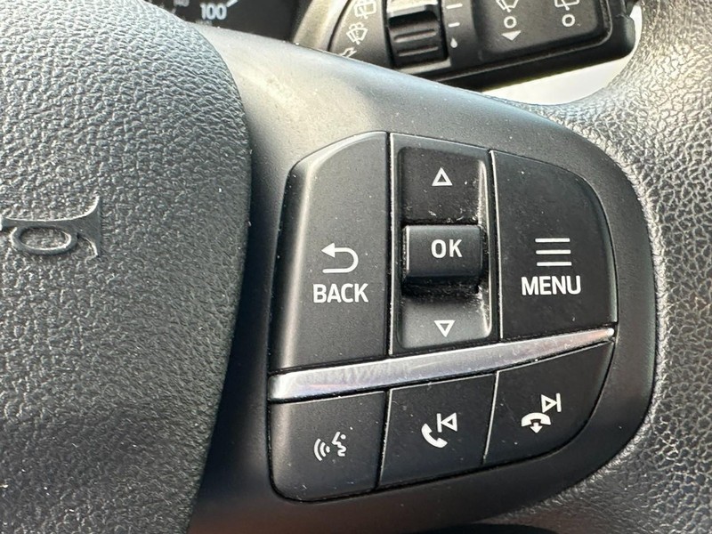 Ford Escape Vehicle Full-screen Gallery Image 15